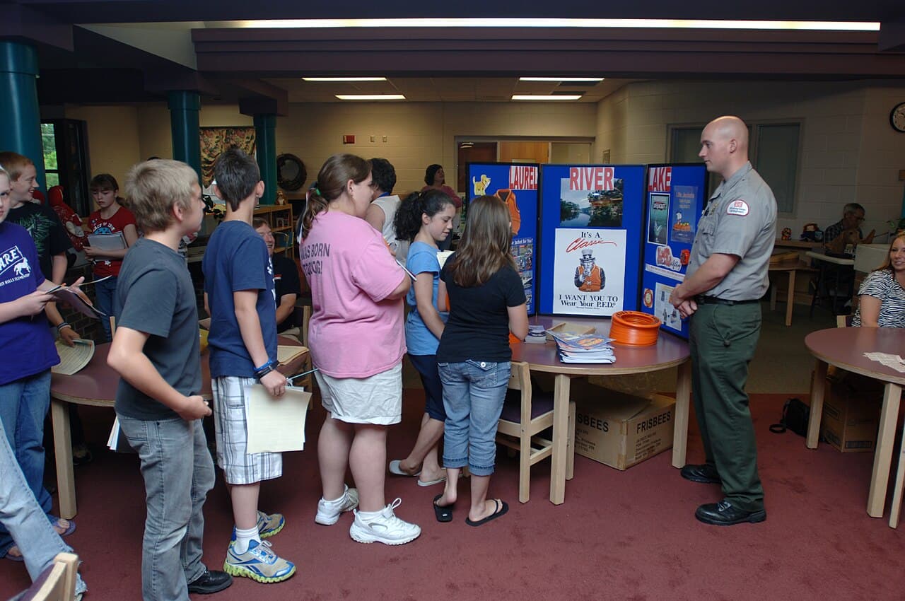 Cary Firefighters Rescue Child From 40-Foot Tree at Elementary School - Wikimedia Commons